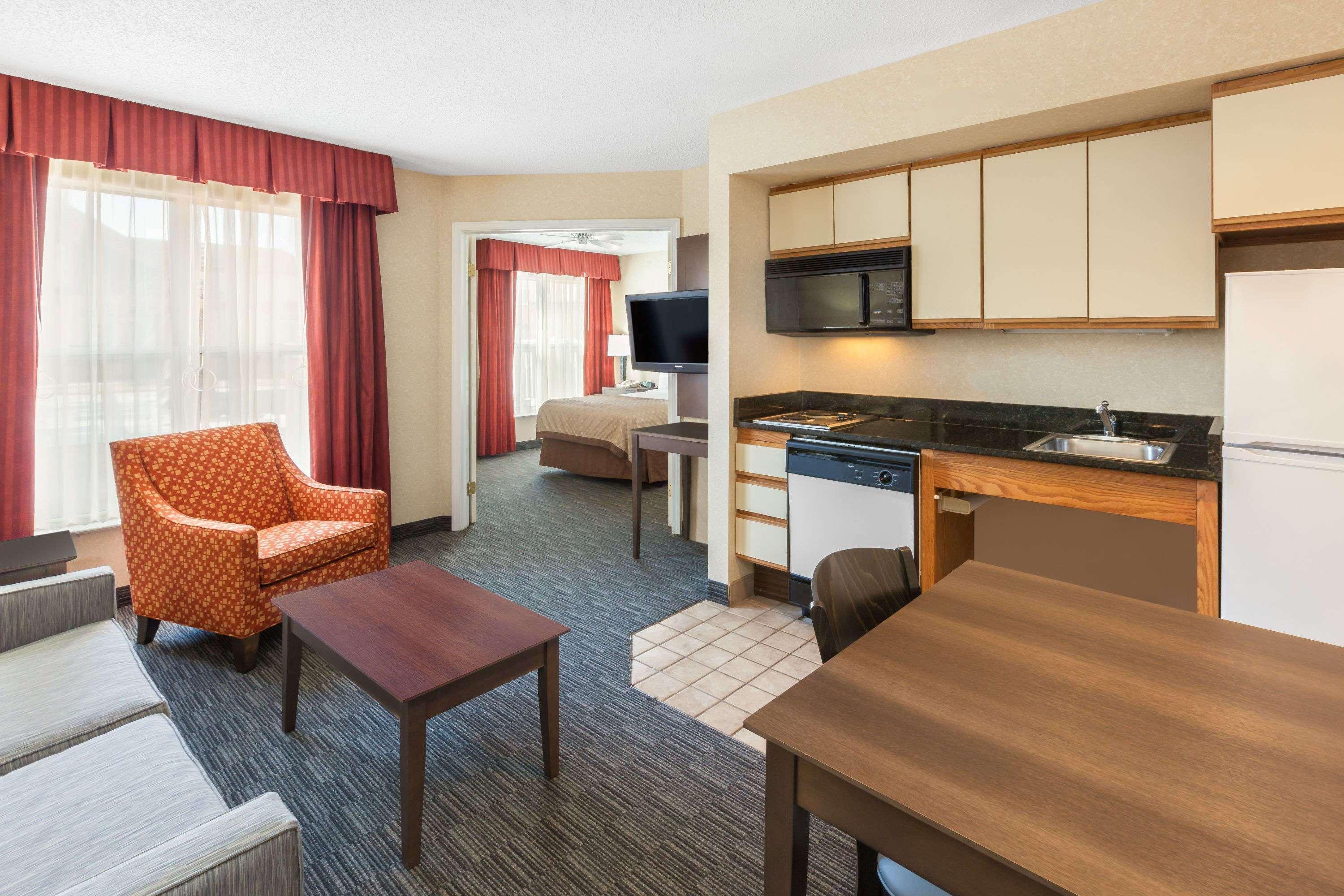 Affordable Suites Of America Detroit-Воррен Екстер'єр фото