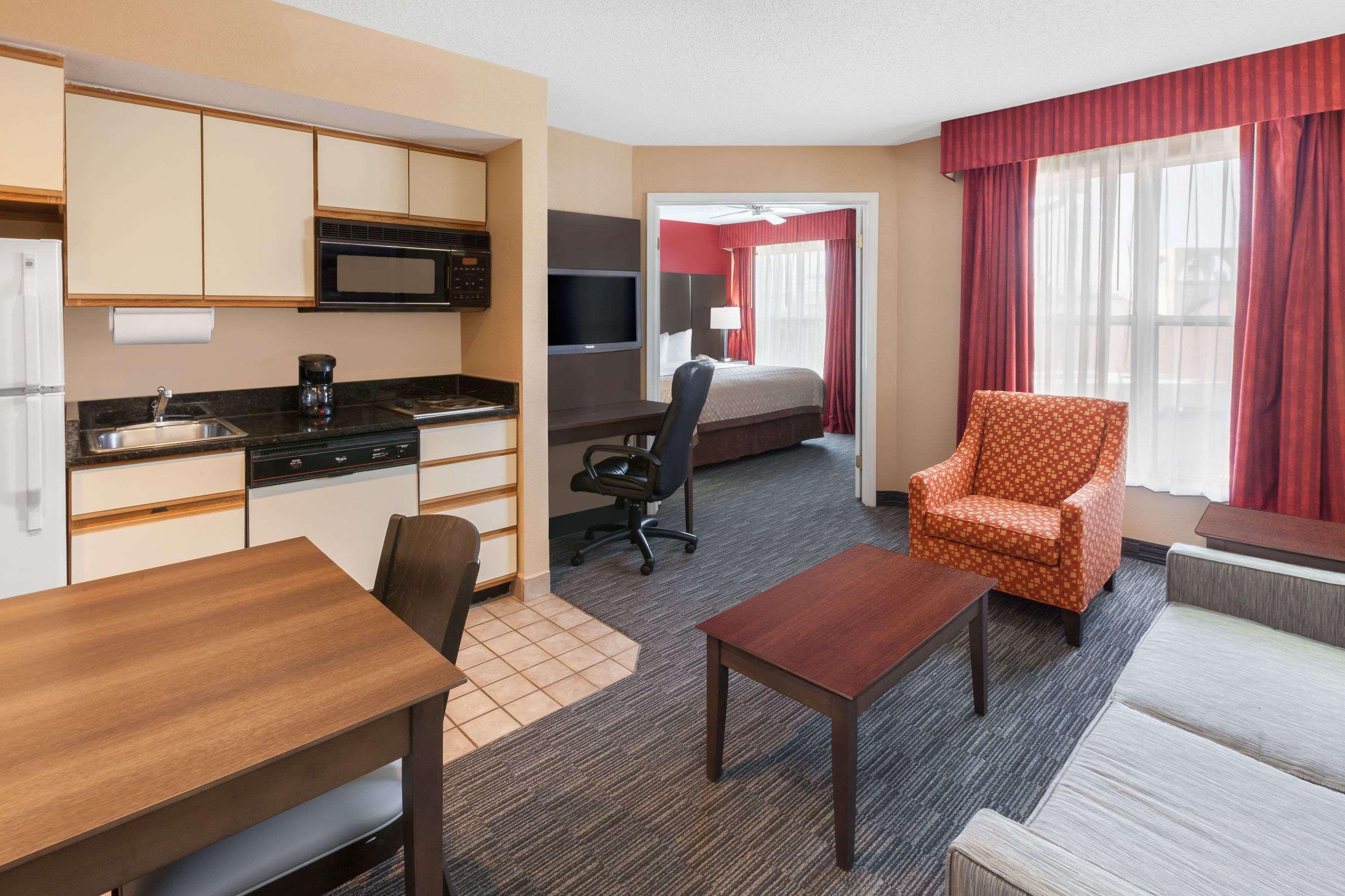 Affordable Suites Of America Detroit-Воррен Екстер'єр фото
